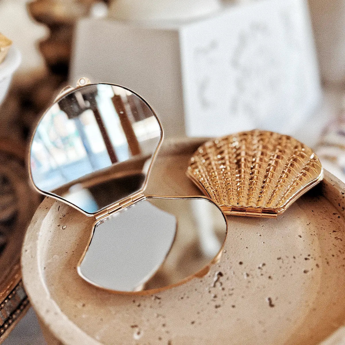 Miroir de poche - Coquillage doré