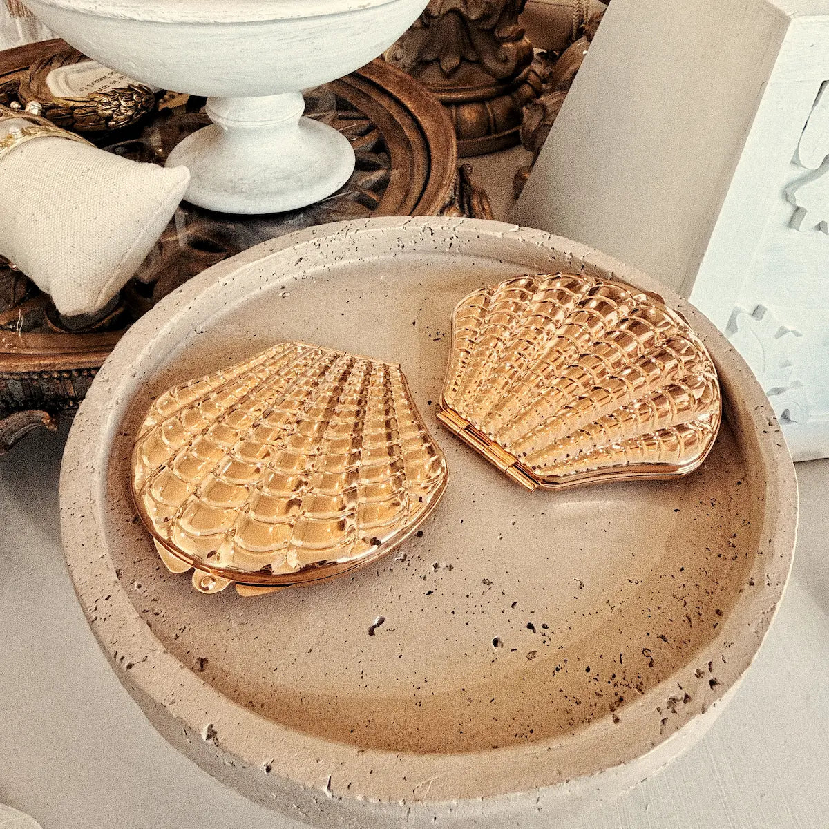 Miroir de poche - Coquillage doré