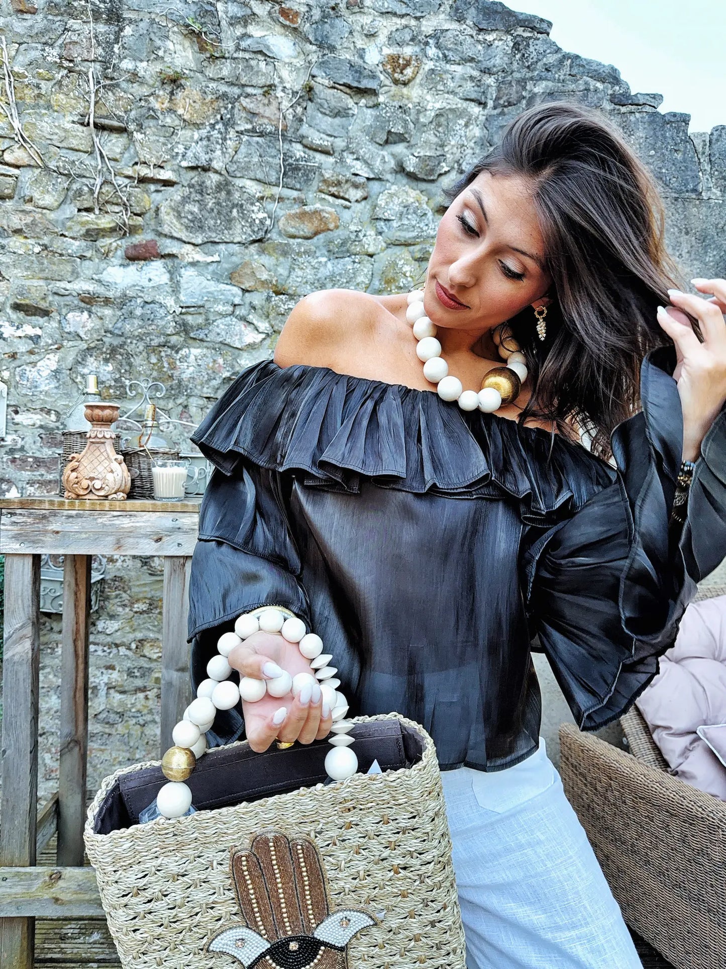 Blouse noire à volants