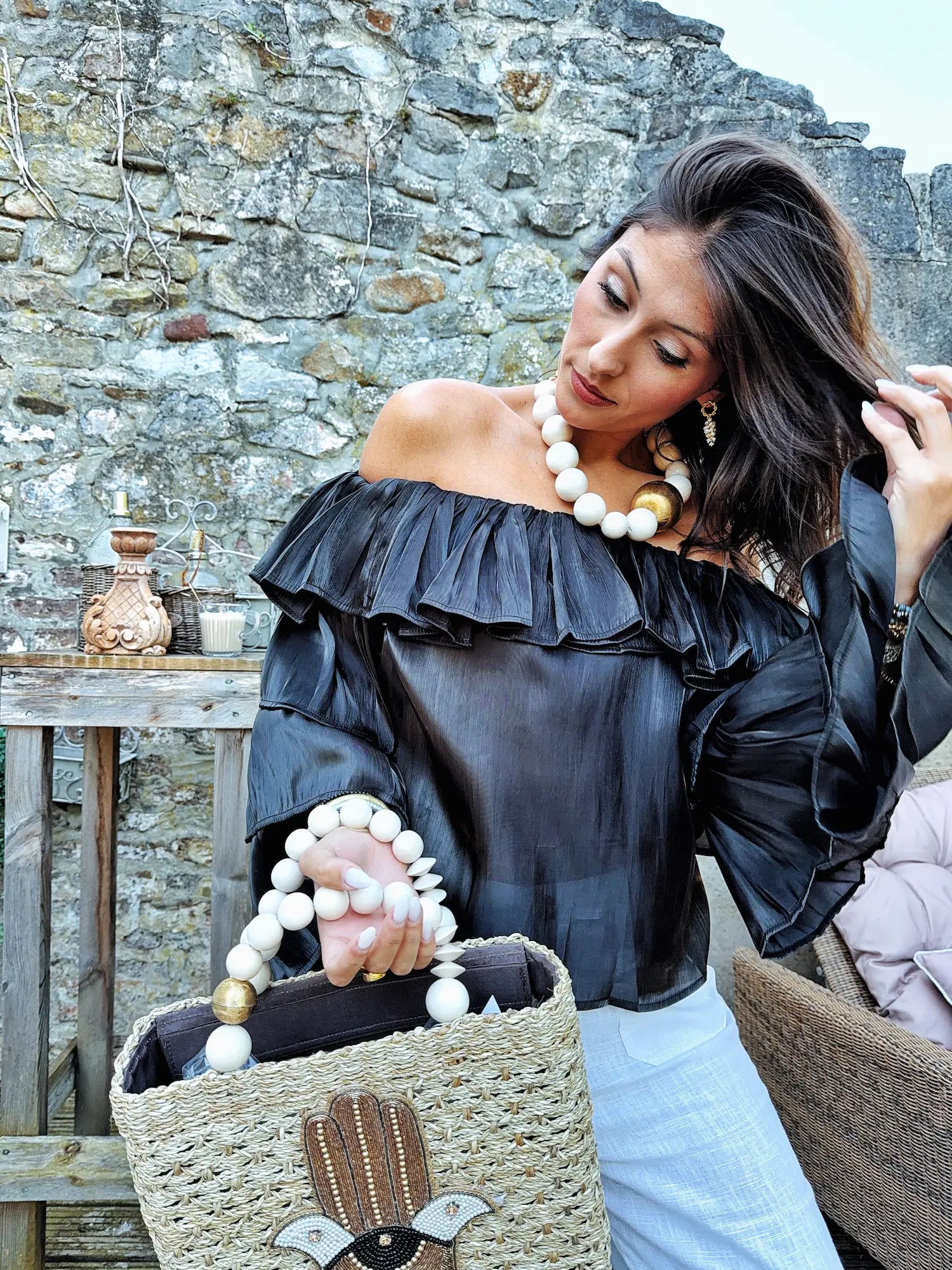 Blouse noire à volants