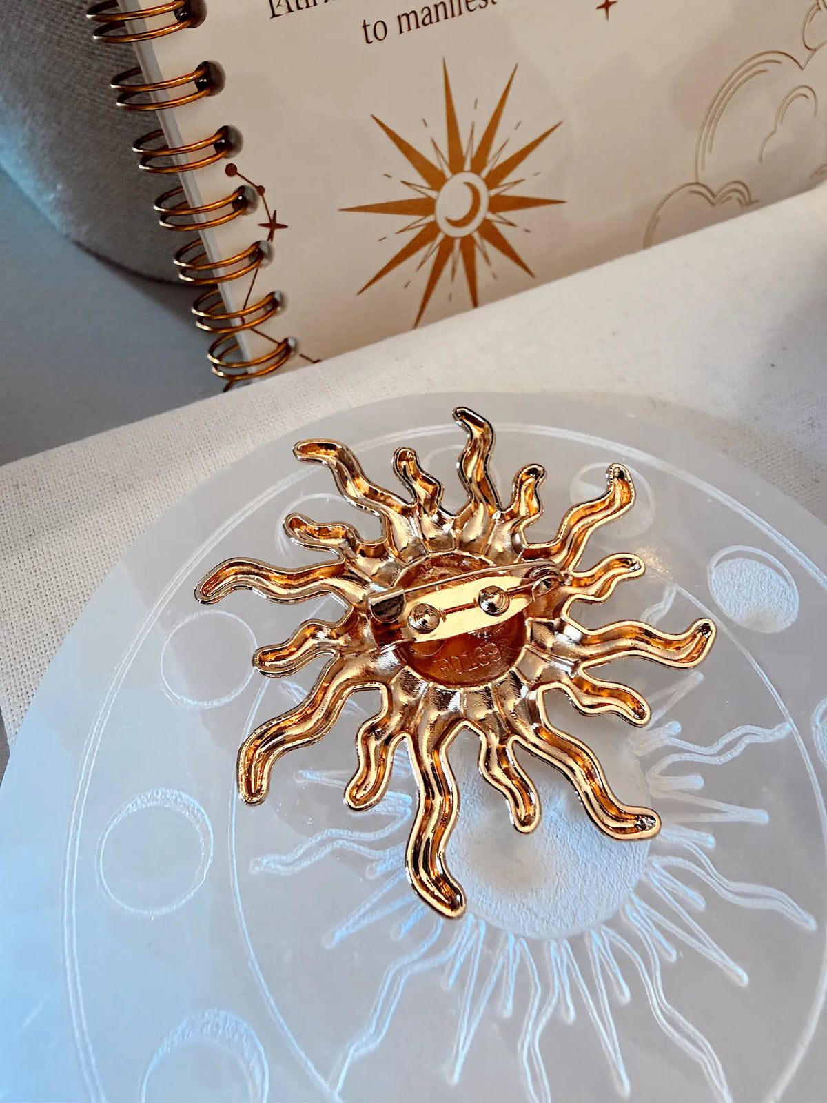 Broche dorée Soleil - Perles de Soleil