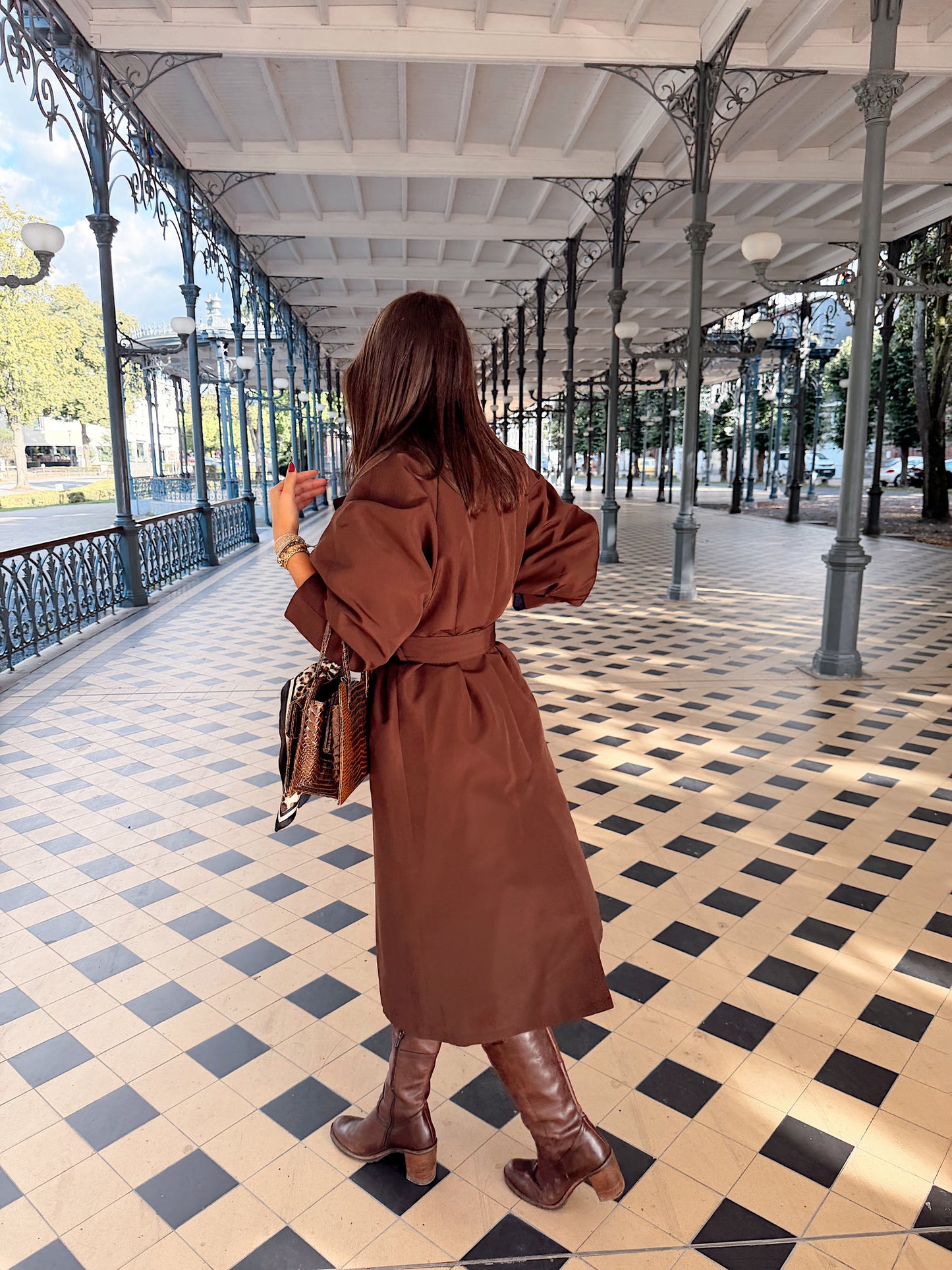 Trench long à manches bouffantes - chocolat
