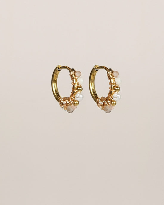 Petites boucles d'oreille créoles - Pierre de lune blanche