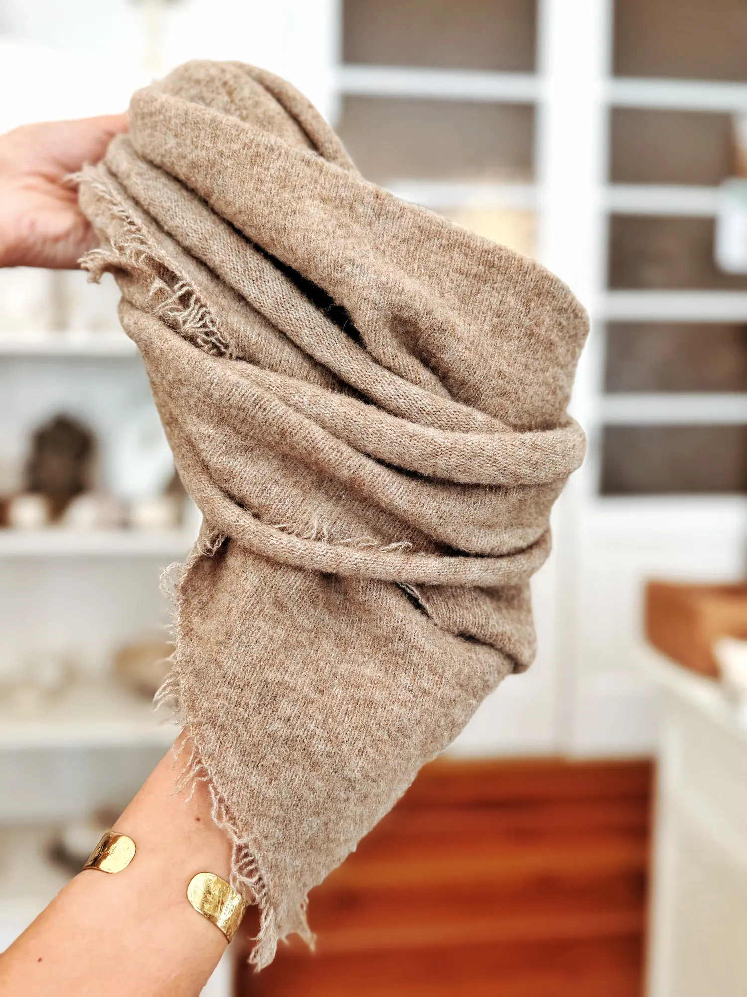 Écharpe à franges - beige – Image 4
