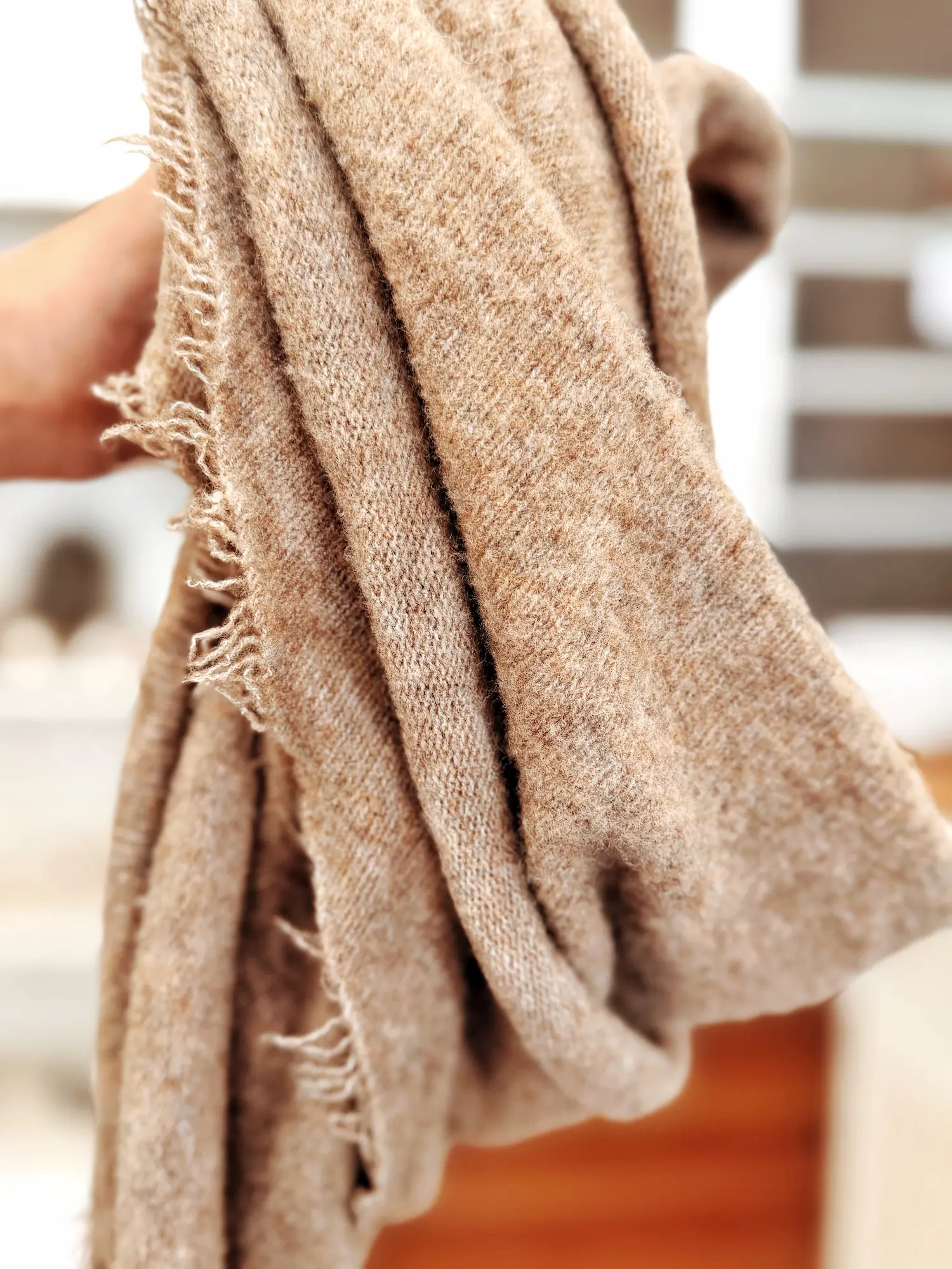 Écharpe à franges - beige – Image 5